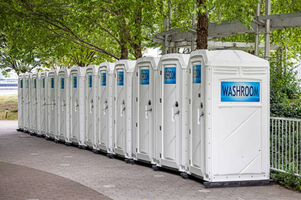 Best Portable restroom trailer rental  in Burbank, IL